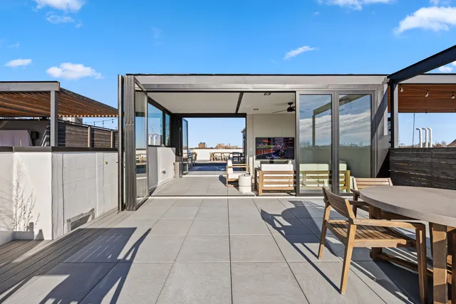 $800,000 | 2745 West Lawrence Avenue, Unit 3W, Chicago, IL 60625