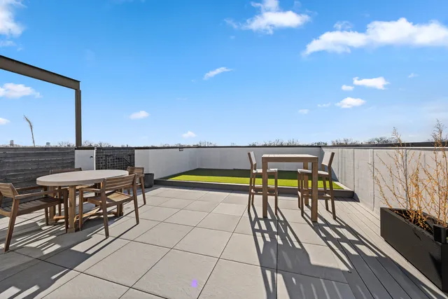 $800,000 | 2745 West Lawrence Avenue, Unit 3W, Chicago, IL 60625