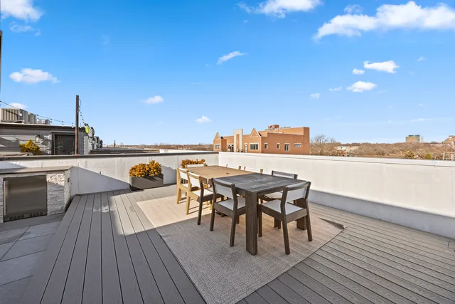 $800,000 | 2745 West Lawrence Avenue, Unit 3W, Chicago, IL 60625