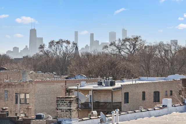 $800,000 | 2745 West Lawrence Avenue, Unit 3W, Chicago, IL 60625