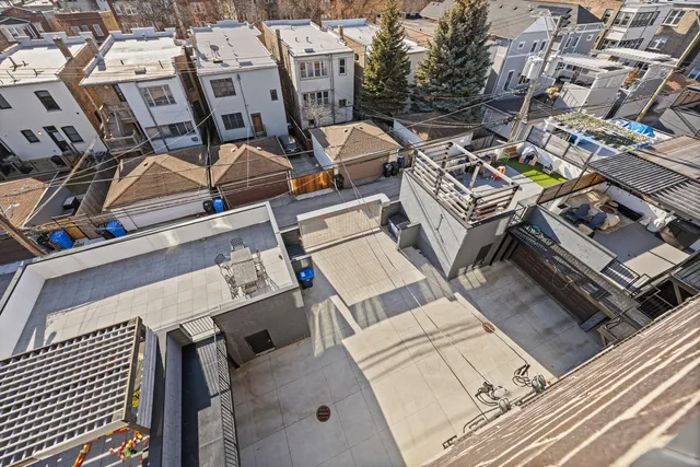 $800,000 | 2745 West Lawrence Avenue, Unit 3W, Chicago, IL 60625