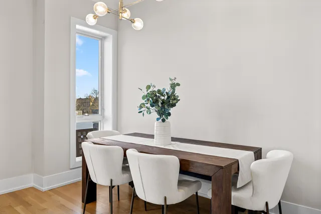 $800,000 | 2745 West Lawrence Avenue, Unit 3W, Chicago, IL 60625