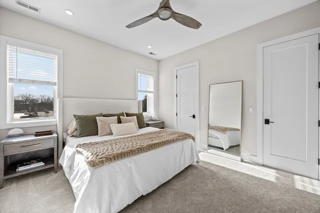 $800,000 | 2745 West Lawrence Avenue, Unit 3W, Chicago, IL 60625