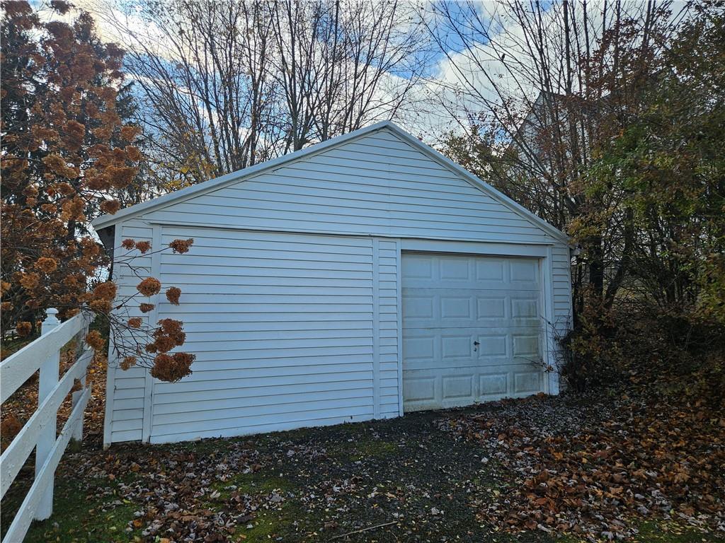 140 South Duffy Road Butler, PA 16001 - Photo 4 of 42 Garage