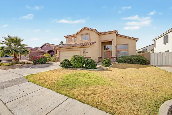 $2,900 | 7464 West Potter Drive, Glendale, AZ 85308