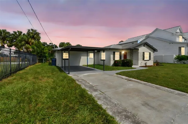 a view of house with garden
