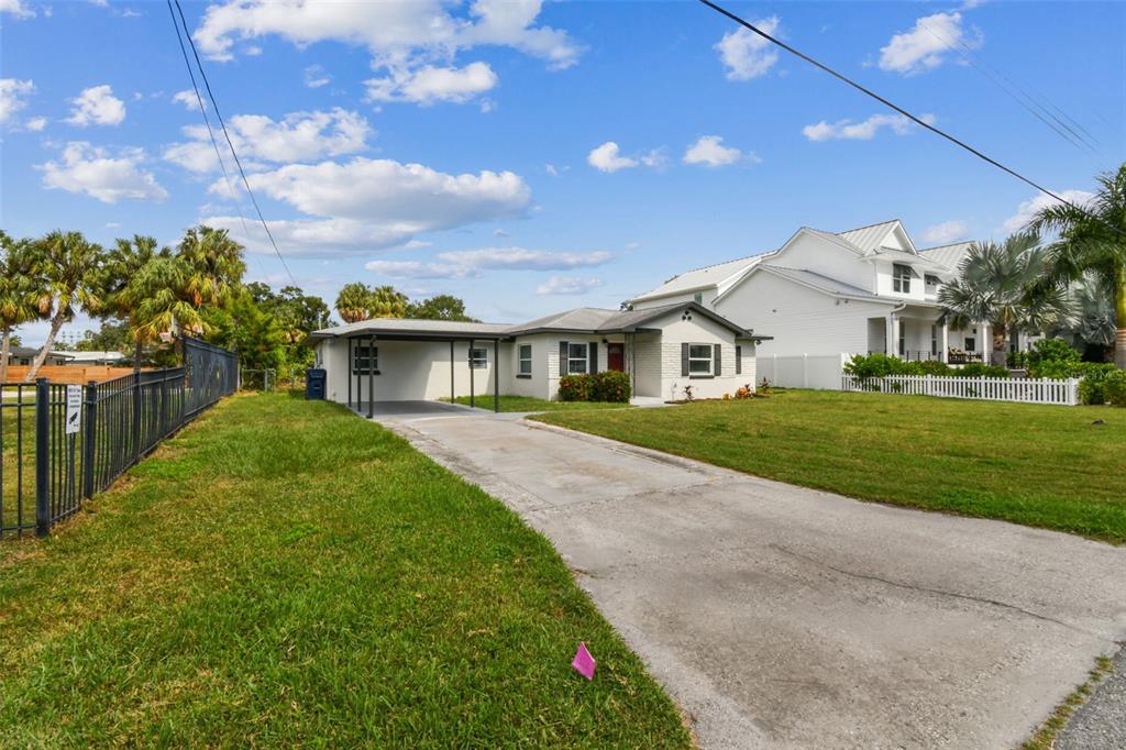 5 West Spanish Main Street Tampa, FL 33609 - Photo 2 of 72 a view of house with garden