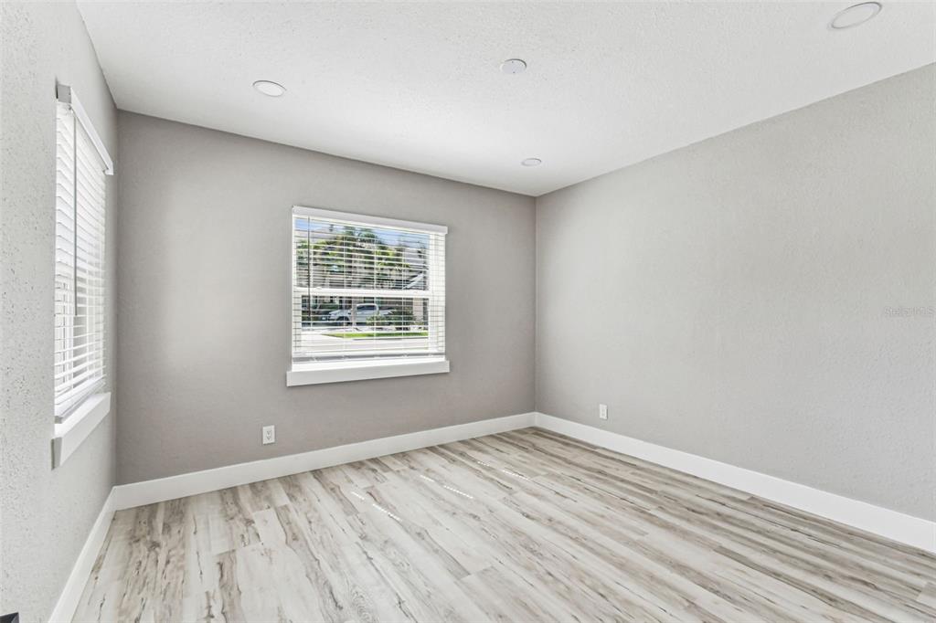 5 West Spanish Main Street Tampa, FL 33609 - Photo 30 of 72 an empty room with wooden floor and windows