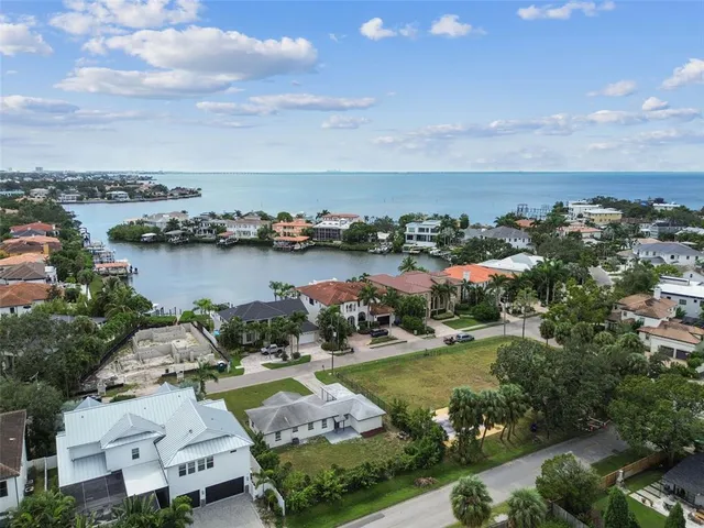 $3,945 | 5 West Spanish Main Street, Tampa, FL 33609