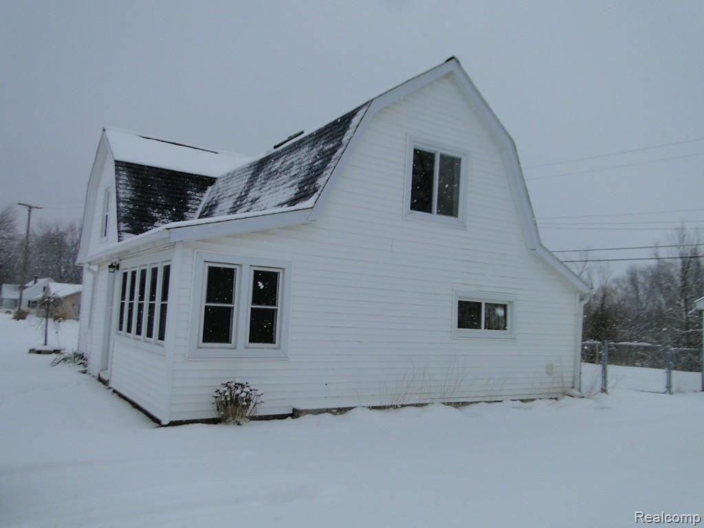 1064 Angle Road Lapeer, MI 48446 - Photo 4 of 28 Side