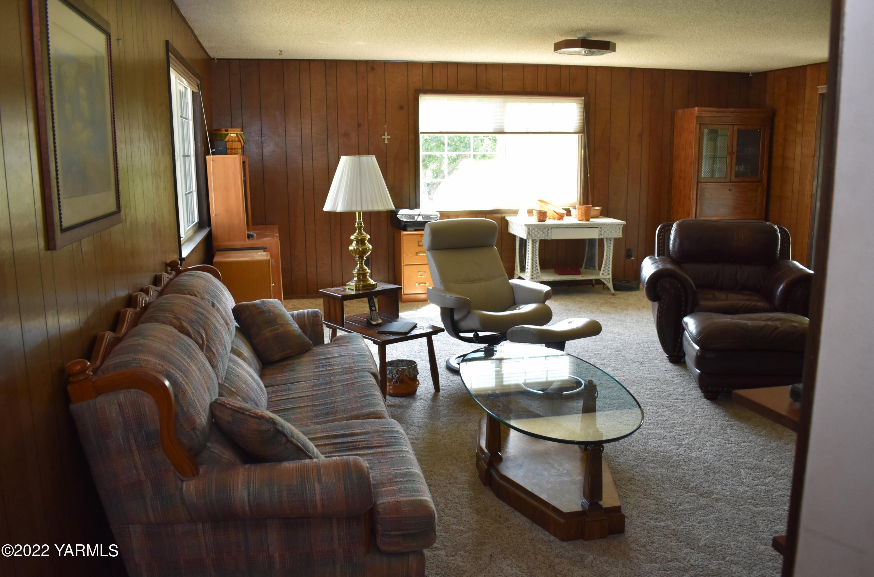 91 Elliott Road Cowiche, WA 98923 - Photo 24 of 46 a living room with furniture and a window