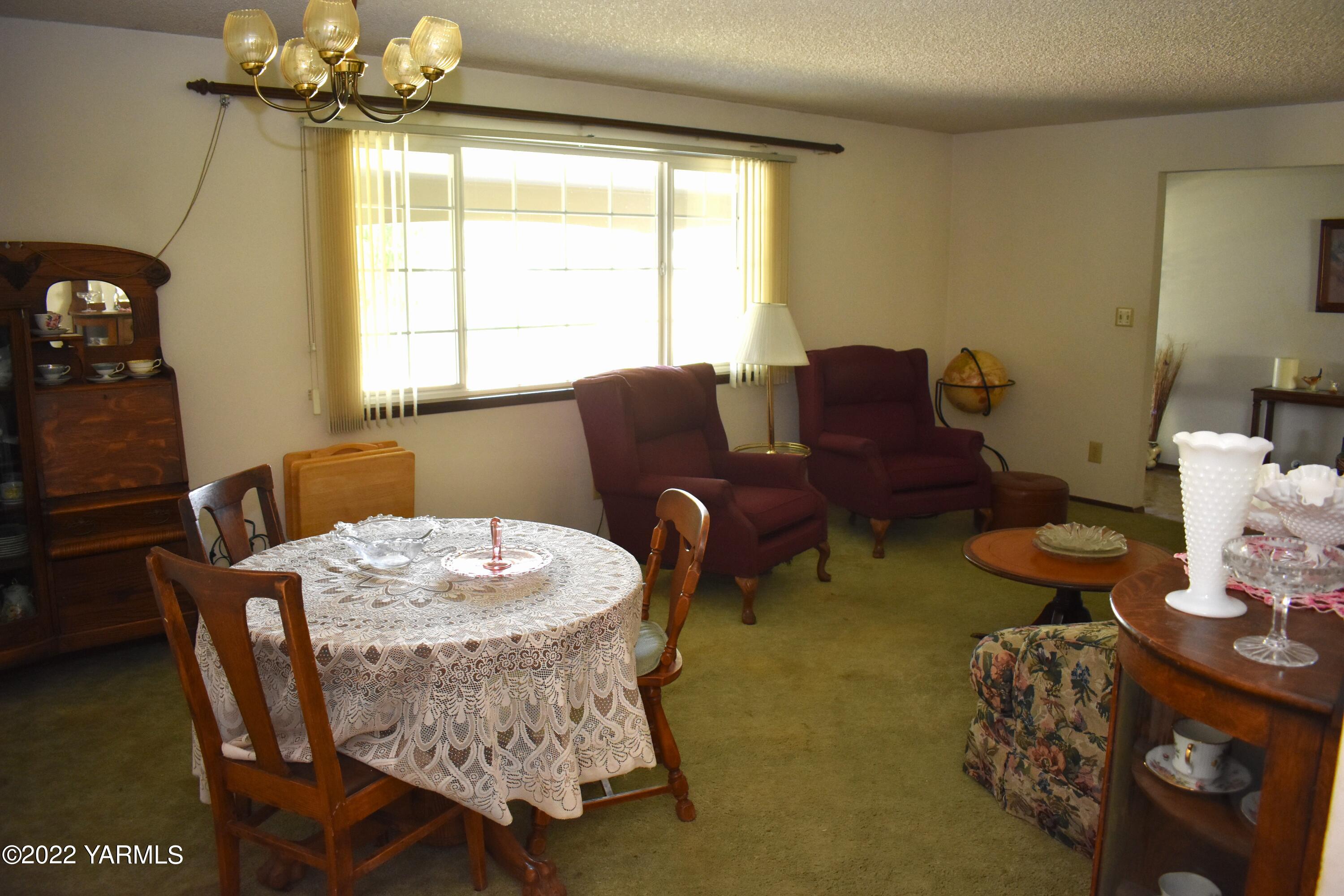 91 Elliott Road Cowiche, WA 98923 - Photo 10 of 46 a dining room with furniture and a chandelier