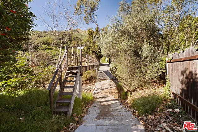 $1,800,000 | 5863 Bonsall Drive, Malibu, CA 90265
