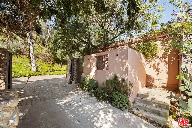 $1,800,000 | 5863 Bonsall Drive, Malibu, CA 90265