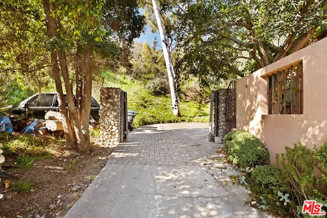 $1,800,000 | 5863 Bonsall Drive, Malibu, CA 90265