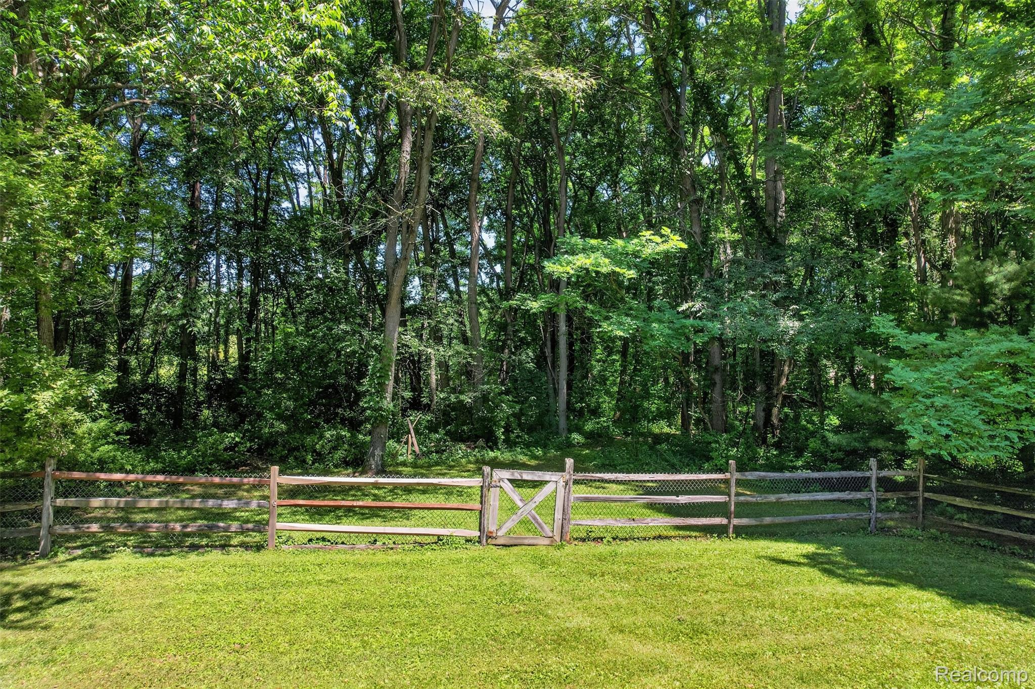 1919 Fox Ridge Drive Howell, MI 48843 - Photo 40 of 42 DJI_0041.jpg