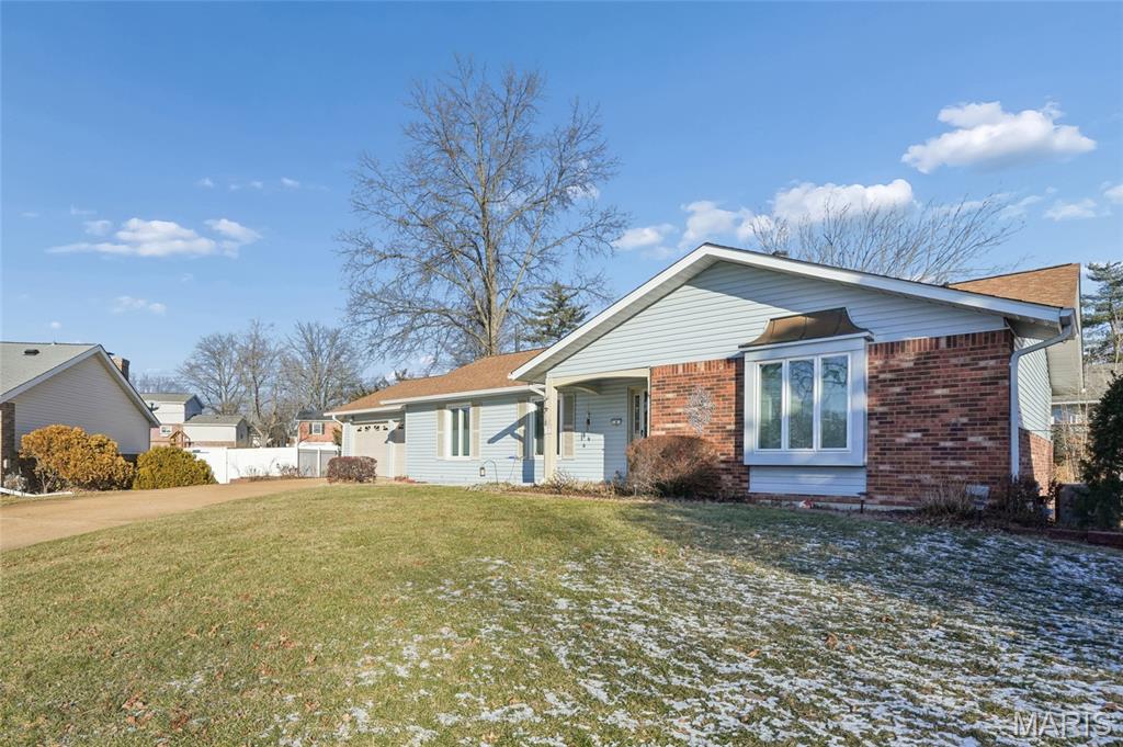 4 Parkrose Court Ballwin, MO 63011 - Photo 2 of 19