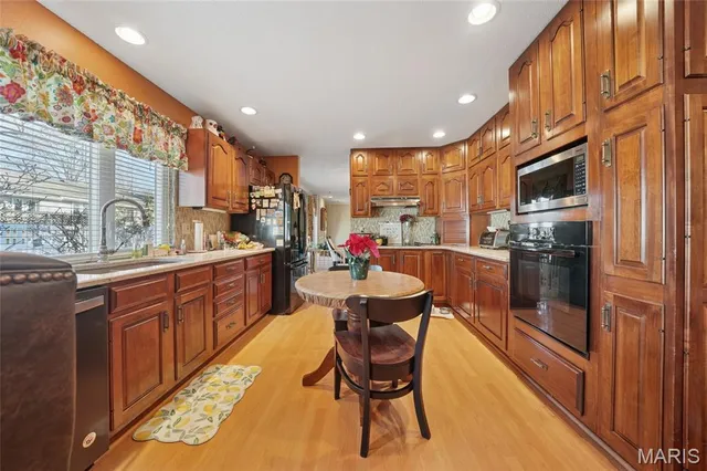 $379,900 | 4 Parkrose Court, Ballwin, MO 63011