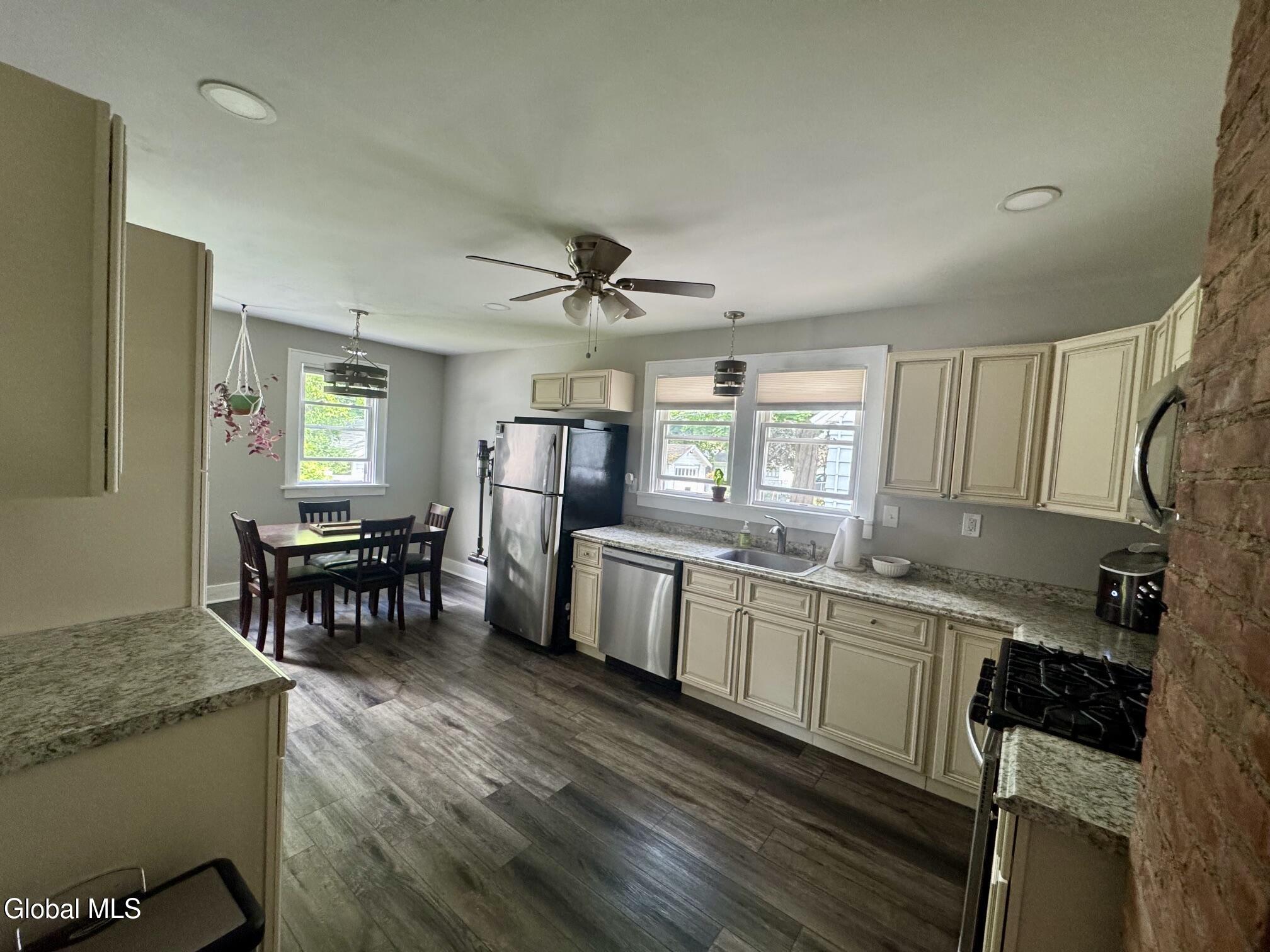 13 Knickerbocker Road Scotia, NY 12302 - Photo 5 of 23 kitchen