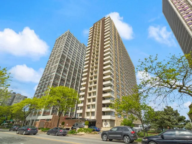 $219,000 | 6157 North Sheridan Road, Unit 3M, Chicago, IL 60660
