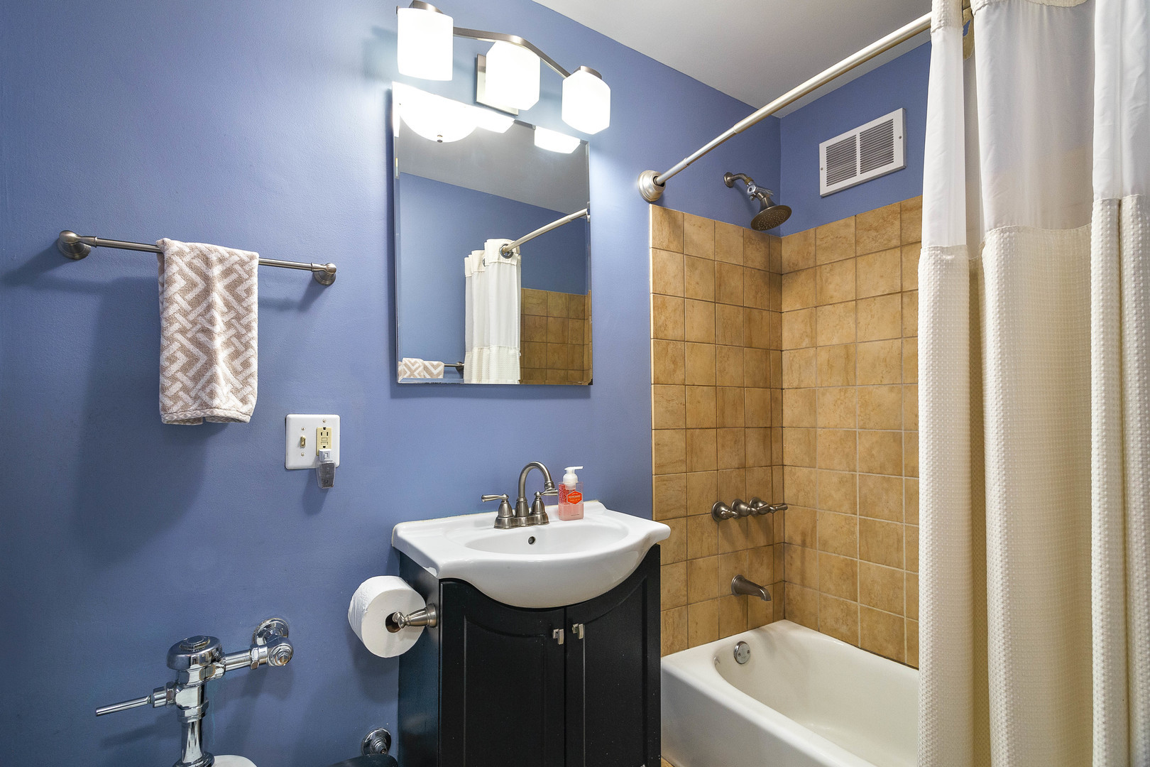 6157 North Sheridan Road, Unit 3M Chicago, IL 60660 - Photo 14 of 25