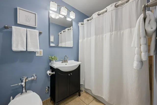 $219,000 | 6157 North Sheridan Road, Unit 3M, Chicago, IL 60660