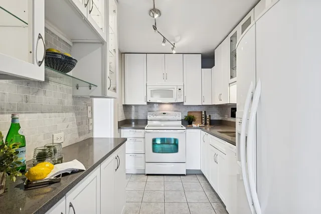 $219,000 | 6157 North Sheridan Road, Unit 3M, Chicago, IL 60660