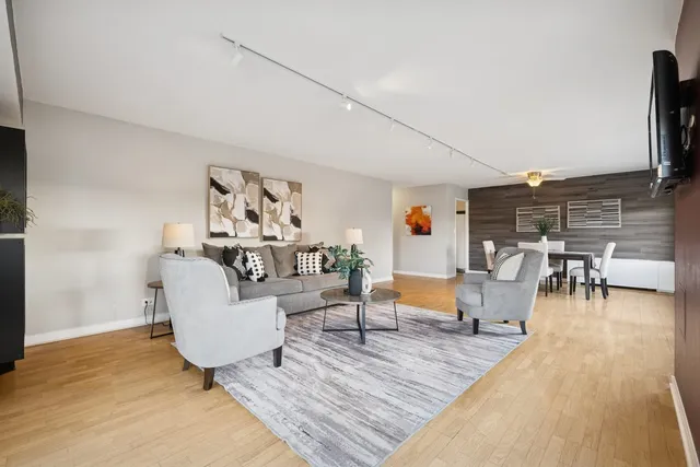 $219,000 | 6157 North Sheridan Road, Unit 3M, Chicago, IL 60660