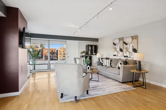 $219,000 | 6157 North Sheridan Road, Unit 3M, Chicago, IL 60660