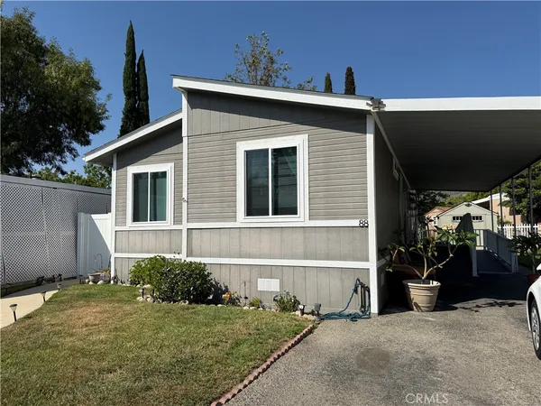 a view of a house with a yard