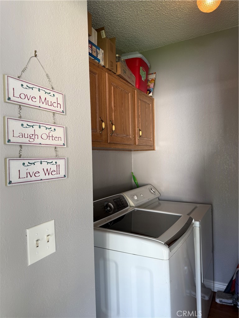 1550 Rory Lane Simi Valley, CA 93063 - Photo 15 of 26 a utility room with dryer and washer