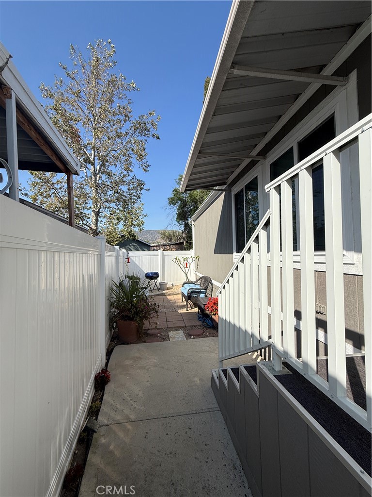 1550 Rory Lane Simi Valley, CA 93063 - Photo 25 of 26 a view of balcony with couch
