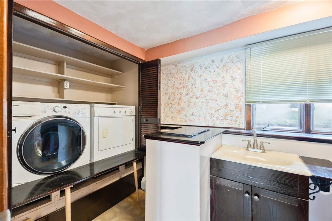 10 Midway Street Scituate, RI 02857 - Photo 16 of 35 Full bath with Laundry