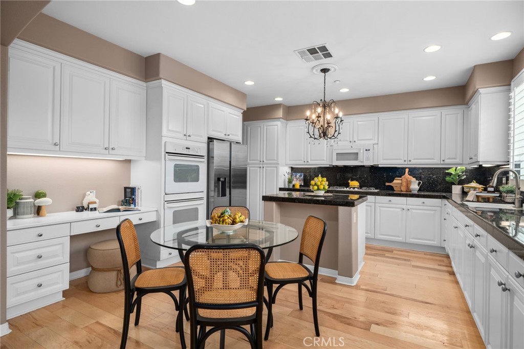 5497 Glen Ridge Court Rancho Cucamonga, CA 91739 - Photo 17 of 70 built in desk