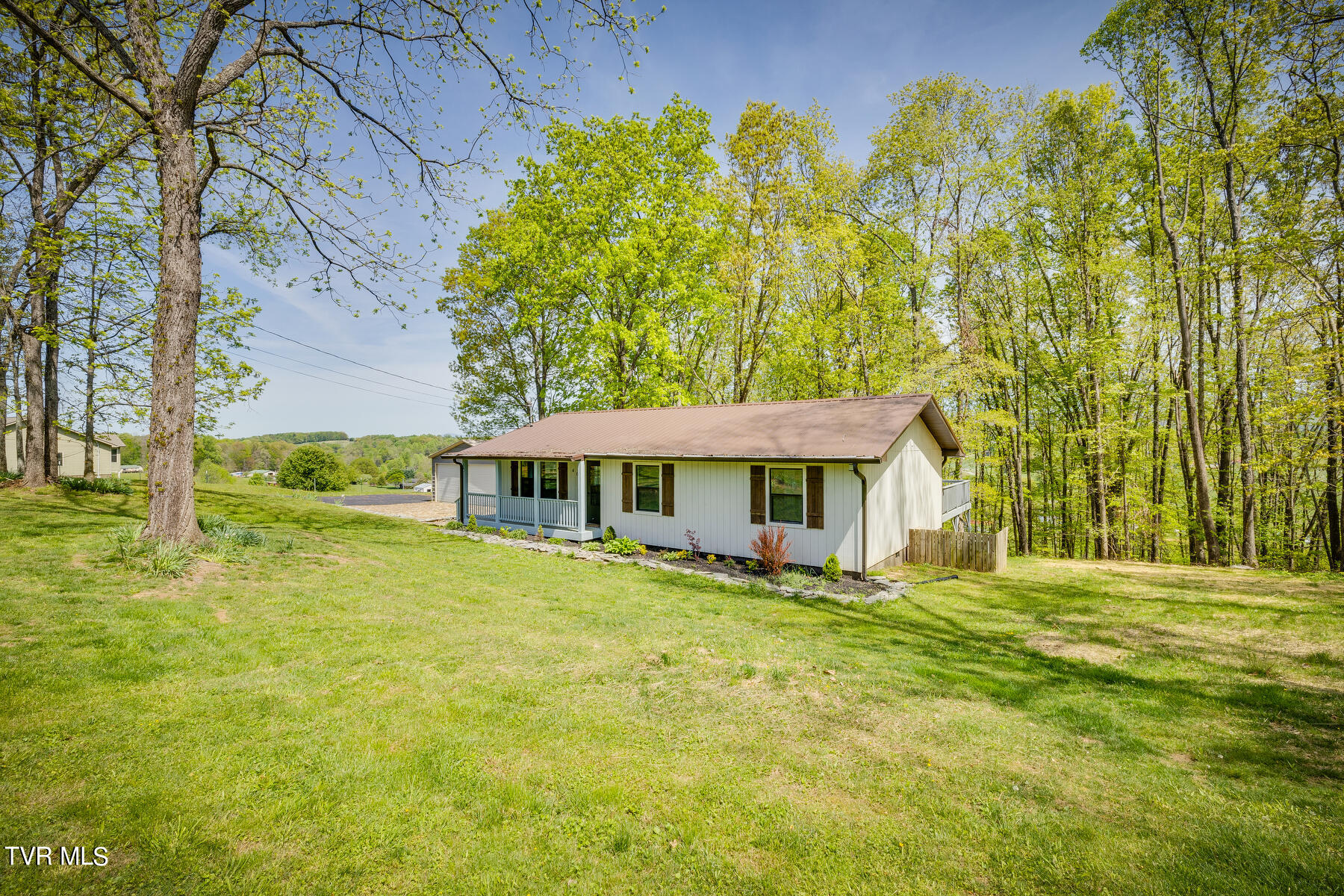 405 Ridgecrest Road Jonesborough, TN 37659 - Photo 3 of 35 003