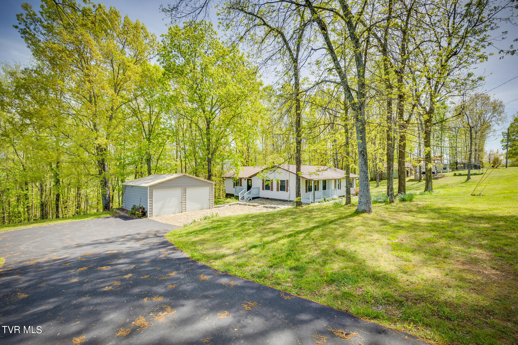 405 Ridgecrest Road Jonesborough, TN 37659 - Photo 4 of 35 004