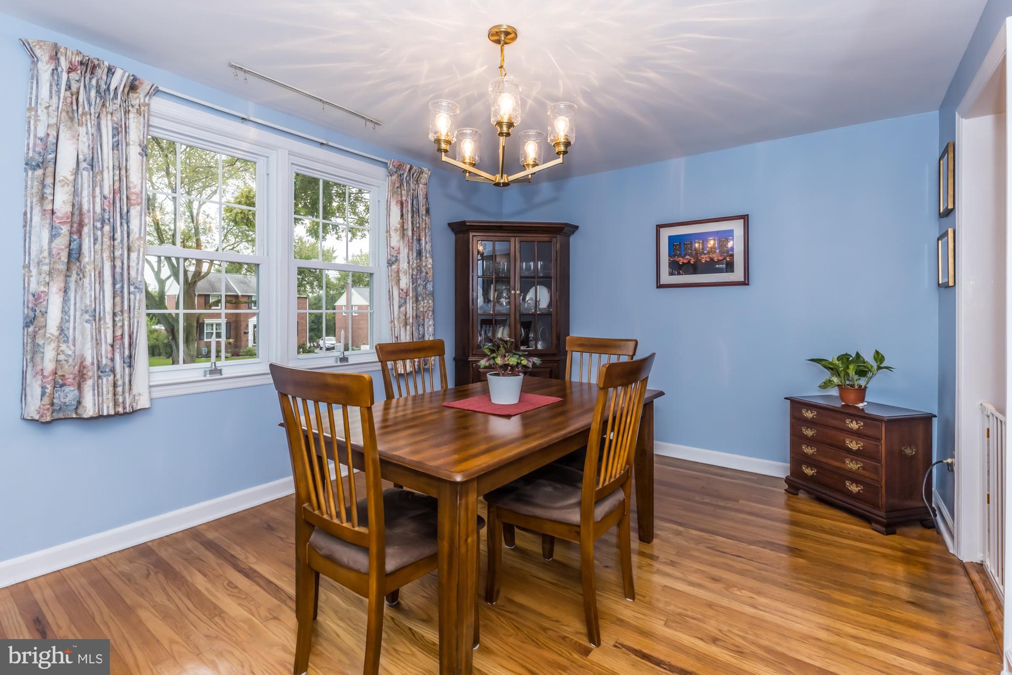 319 Gibbons Road Springfield, PA 19064 - Photo 12 of 40 Bright Dining Room