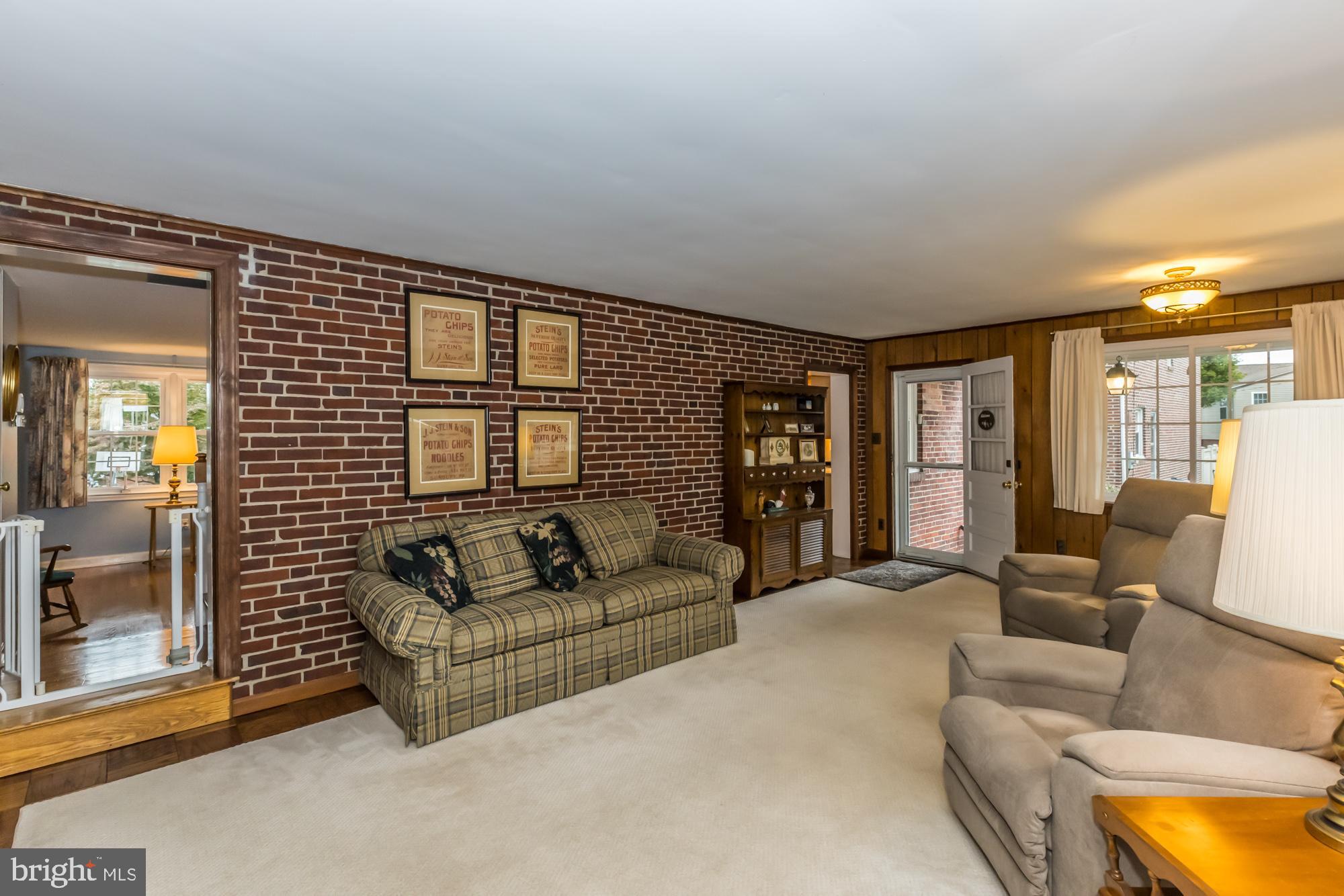 319 Gibbons Road Springfield, PA 19064 - Photo 16 of 40 Handsome exposed brick wall in Great Room