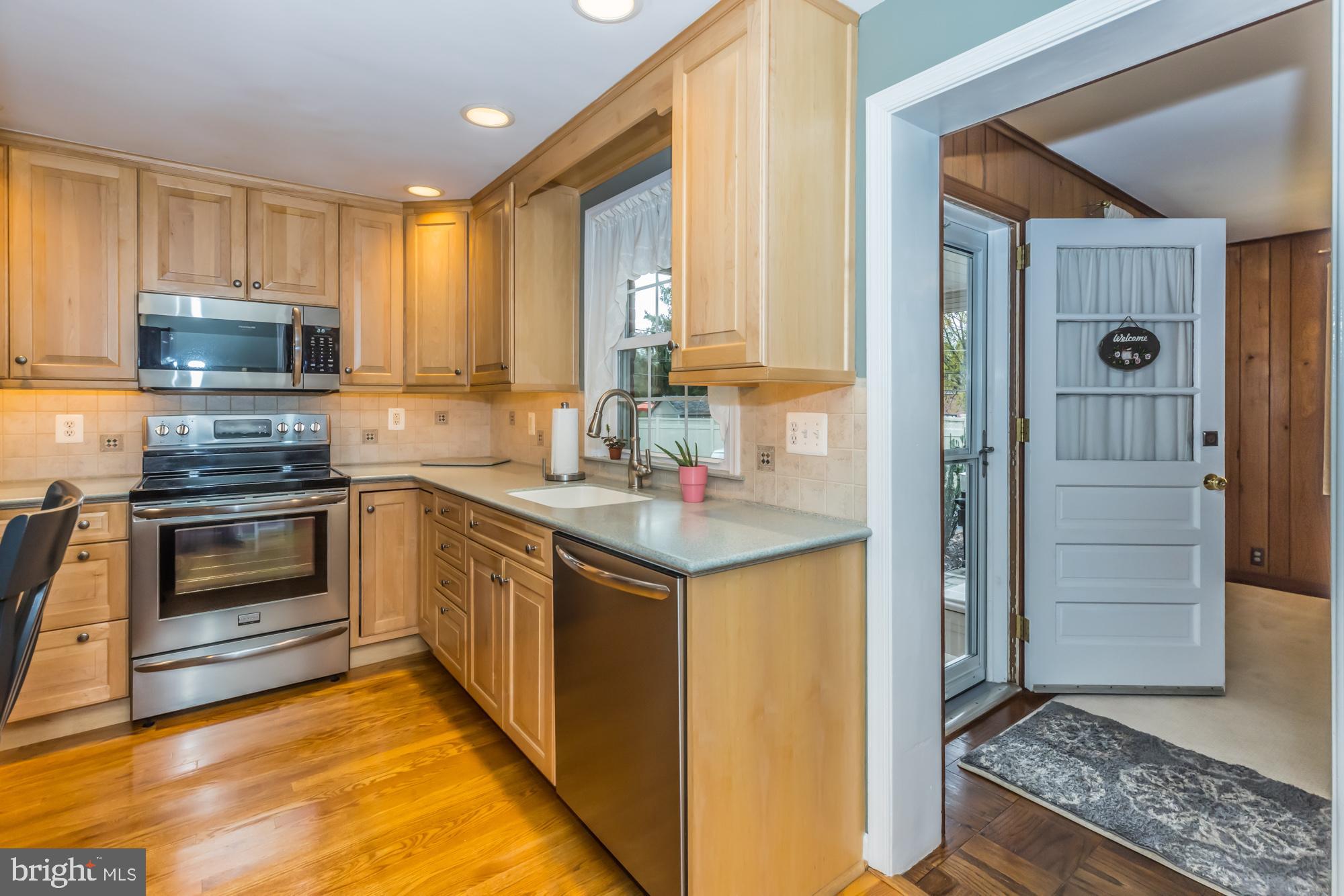 319 Gibbons Road Springfield, PA 19064 - Photo 18 of 40 Updated Kitchen with hardwood floors