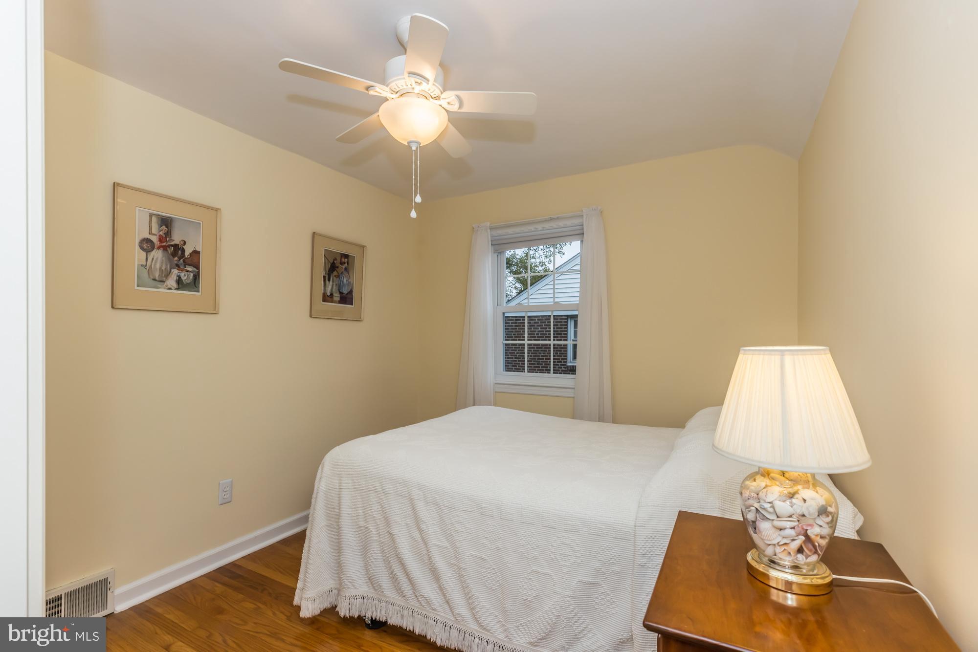 319 Gibbons Road Springfield, PA 19064 - Photo 25 of 40 Bedroom #2 with hardwood floors