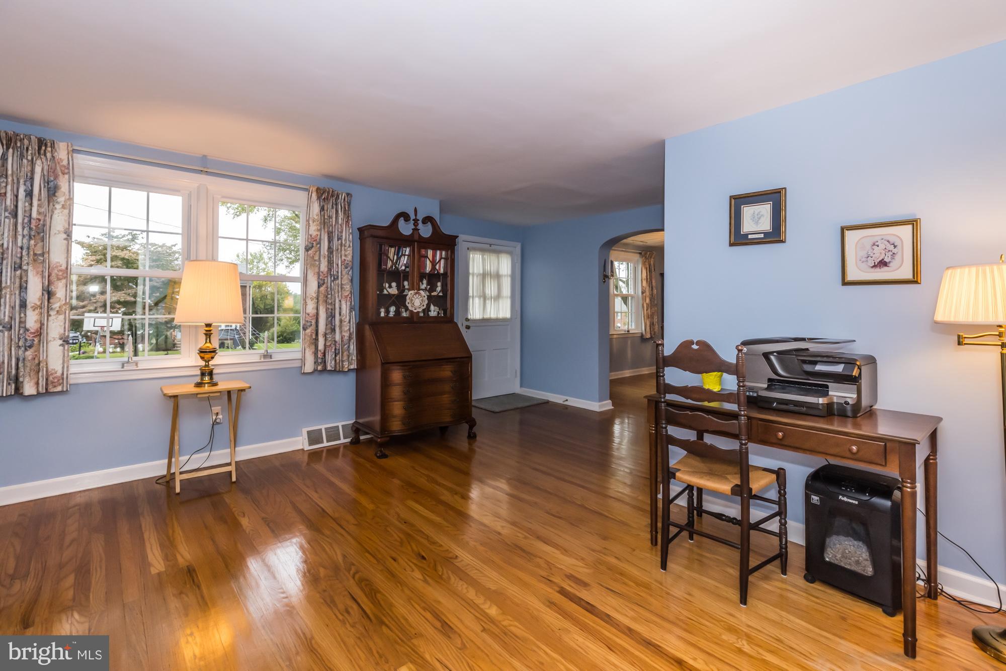 319 Gibbons Road Springfield, PA 19064 - Photo 7 of 40 Living Room with hardwood floors
