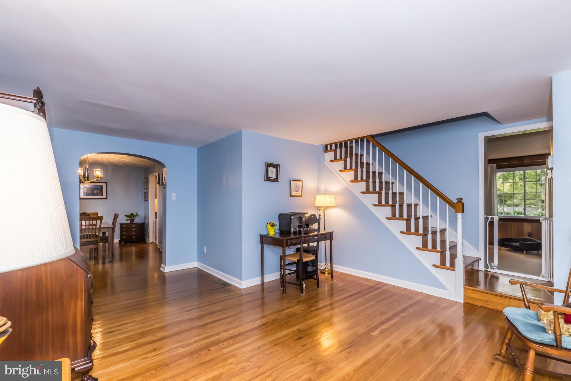 319 Gibbons Road Springfield, PA 19064 - Photo 8 of 40 Living Room