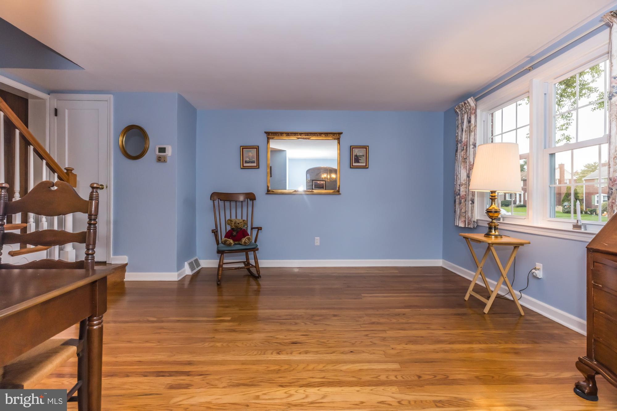 319 Gibbons Road Springfield, PA 19064 - Photo 9 of 40 Large sunny living room