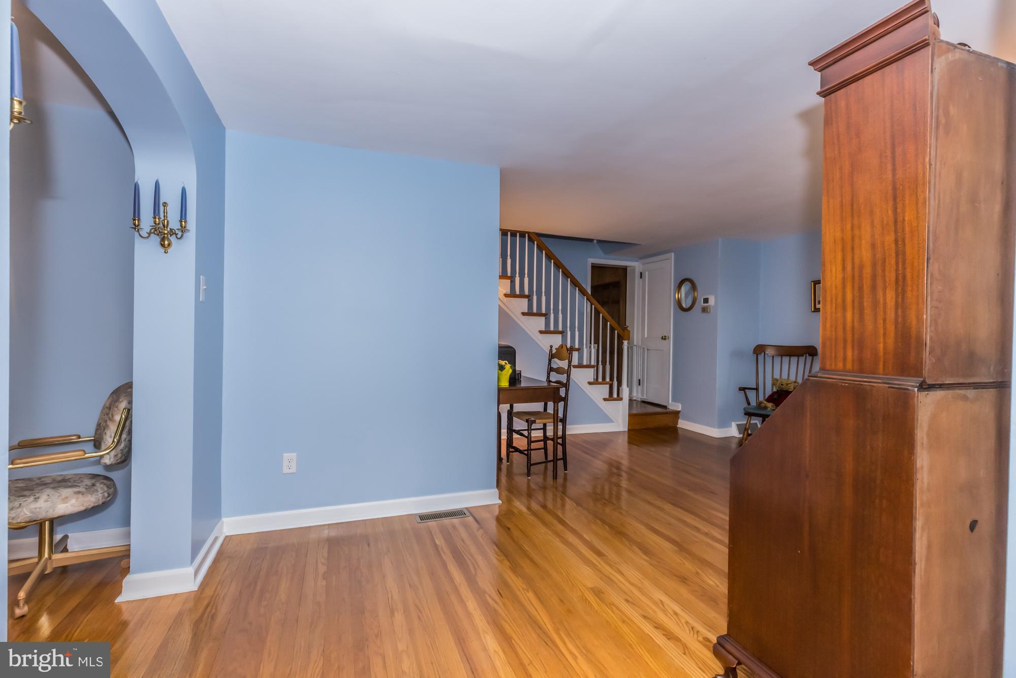319 Gibbons Road Springfield, PA 19064 - Photo 10 of 40 Living room