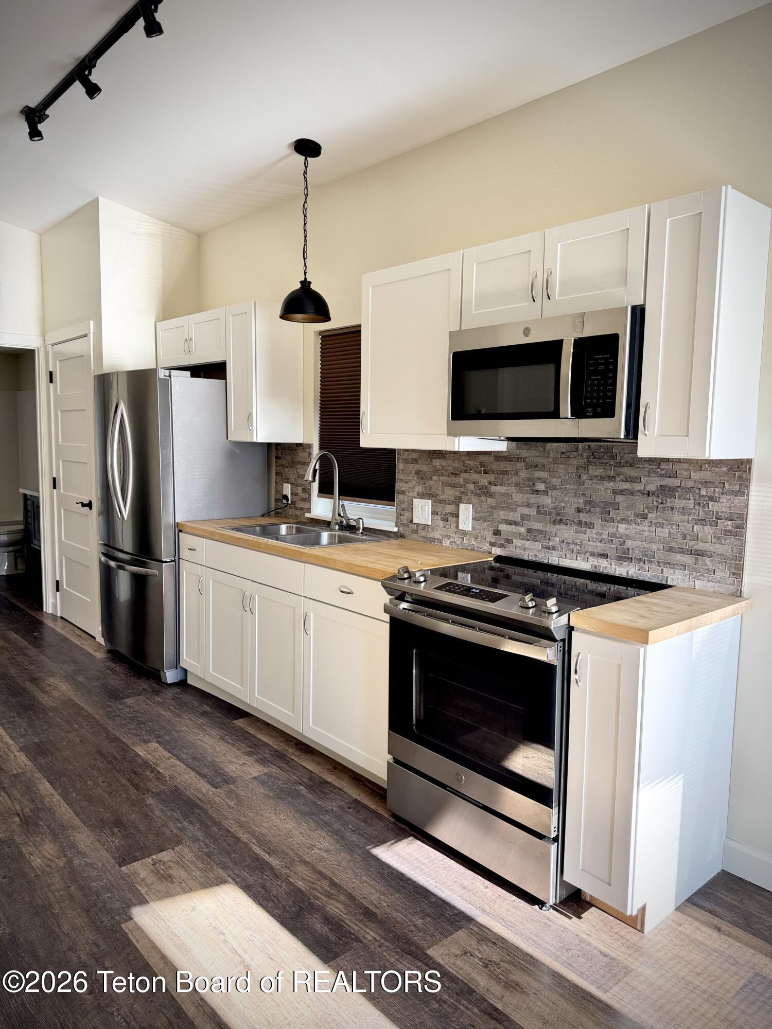 9076 Red Mountain Way Victor, ID 83455 - Photo 11 of 49 IMG_5684