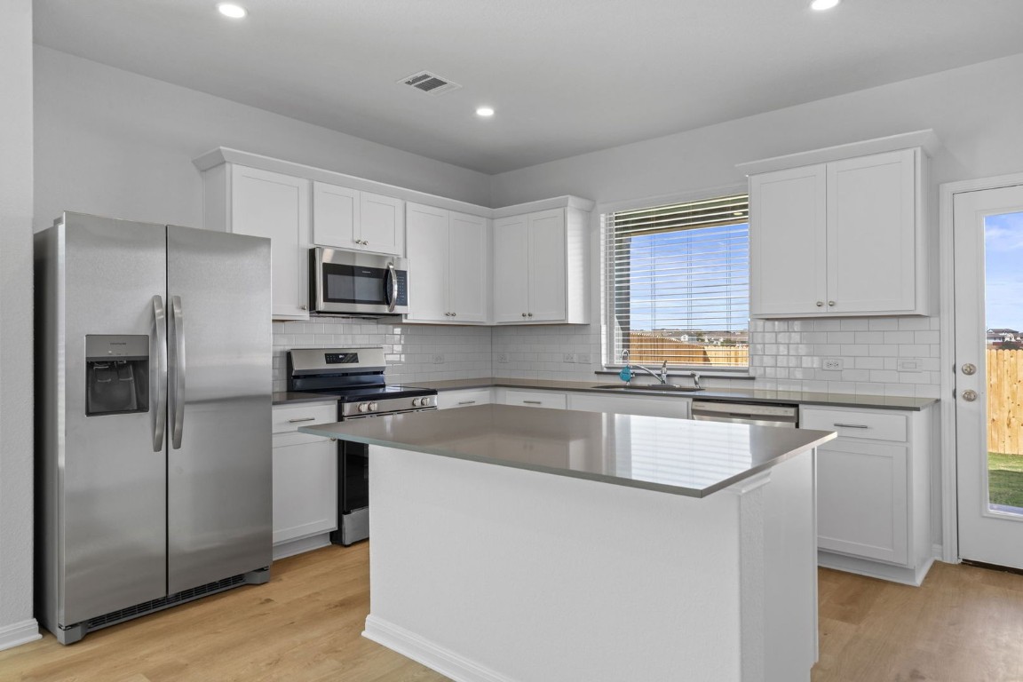 137 Hatari Trail Jarrell, TX 76537 - Photo 3 of 37