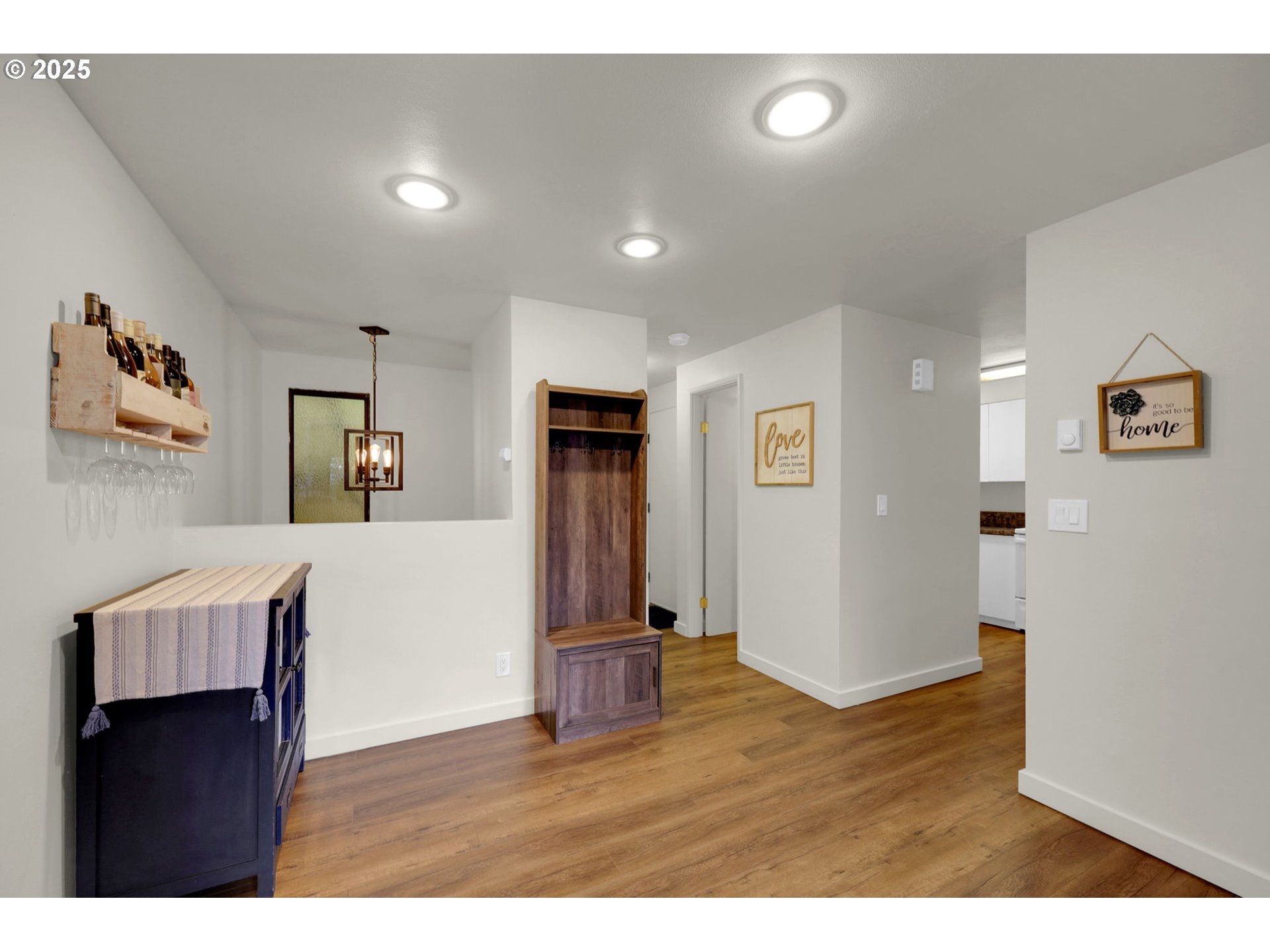 143 Treehill Loop Eugene, OR 97405 - Photo 7 of 48