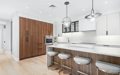 $2,600,000 | 148 Weston Road, Unit 304, Wellesley, MA 02482