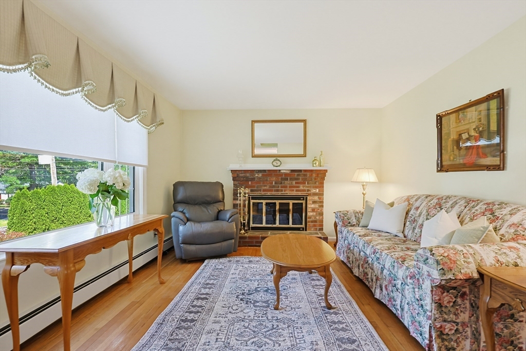 141 Russell Road Framingham, MA 01702 - Photo 4 of 41