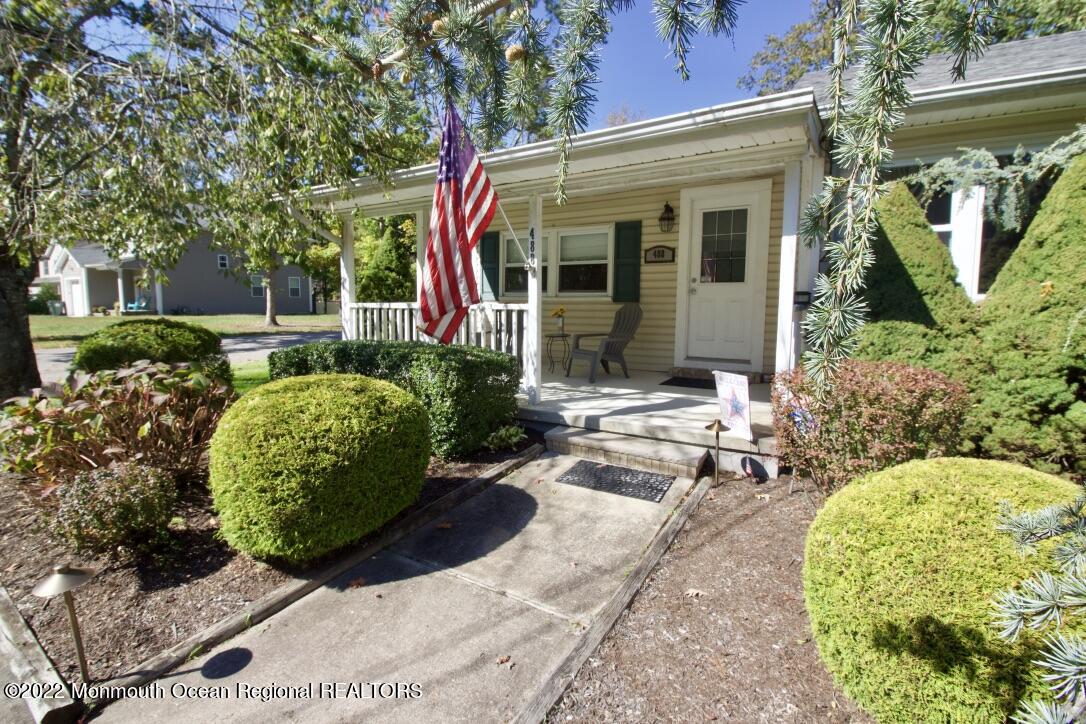 488 Freehold Road Jackson, NJ 08527 - Photo 3 of 19 front view of a house with a garden